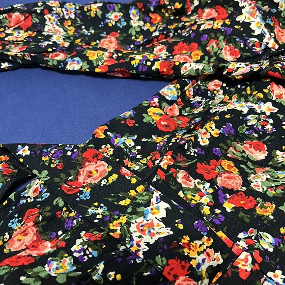 Beautiful Floral Dress with Belt - Picture 3 of 3